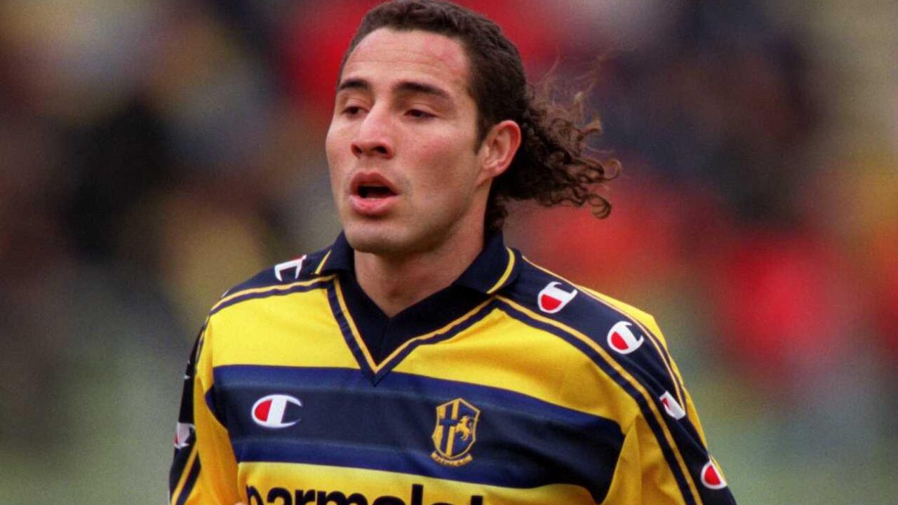 Jorge Bolaño con la camiseta del Parma italiano.