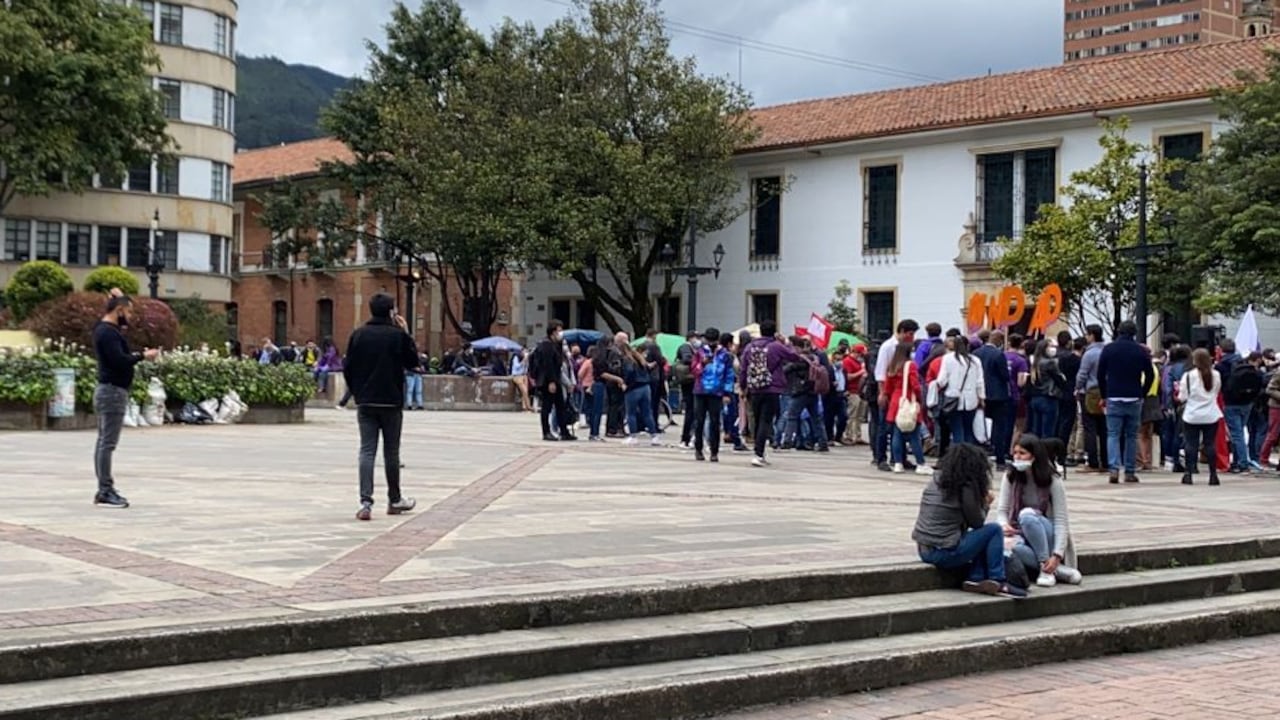Acto de Sergio Fajardo en la plazoleta del Rosario, en el centro de Bogotá
