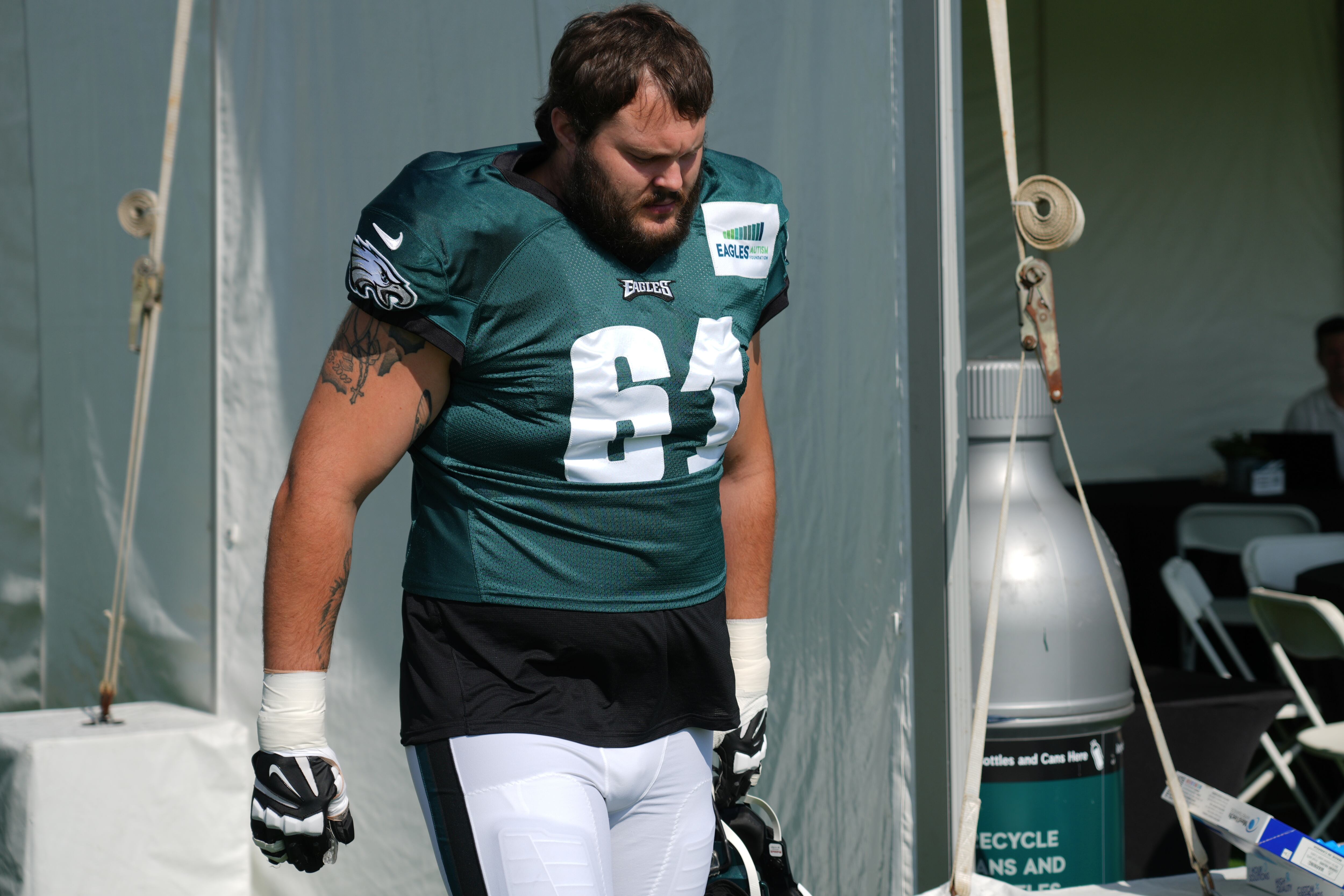 Josh Sills, jugador de los Philadelphia Eagles.