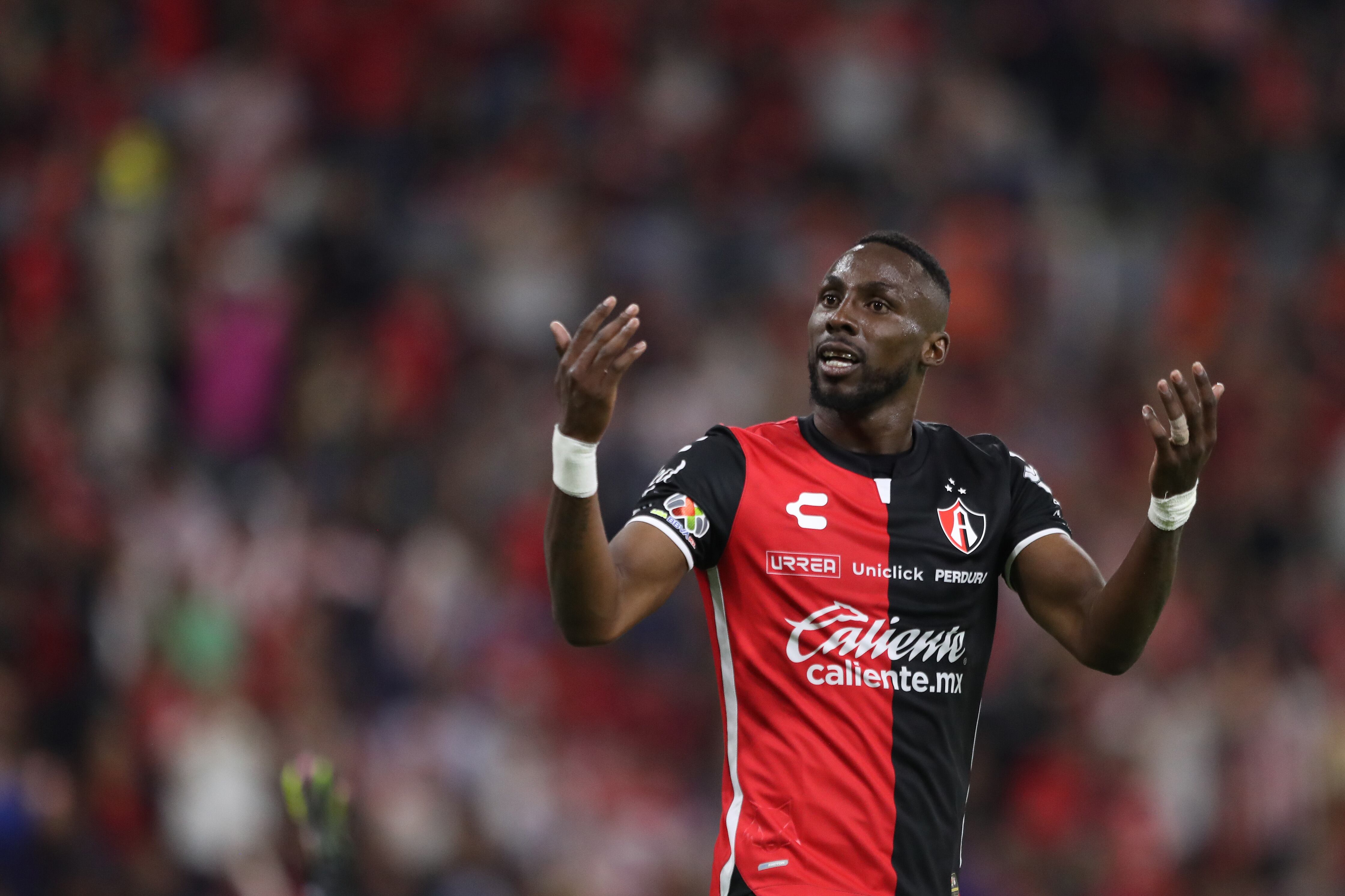 Julian Quiñones delantero colombiano que juega en Atlas.