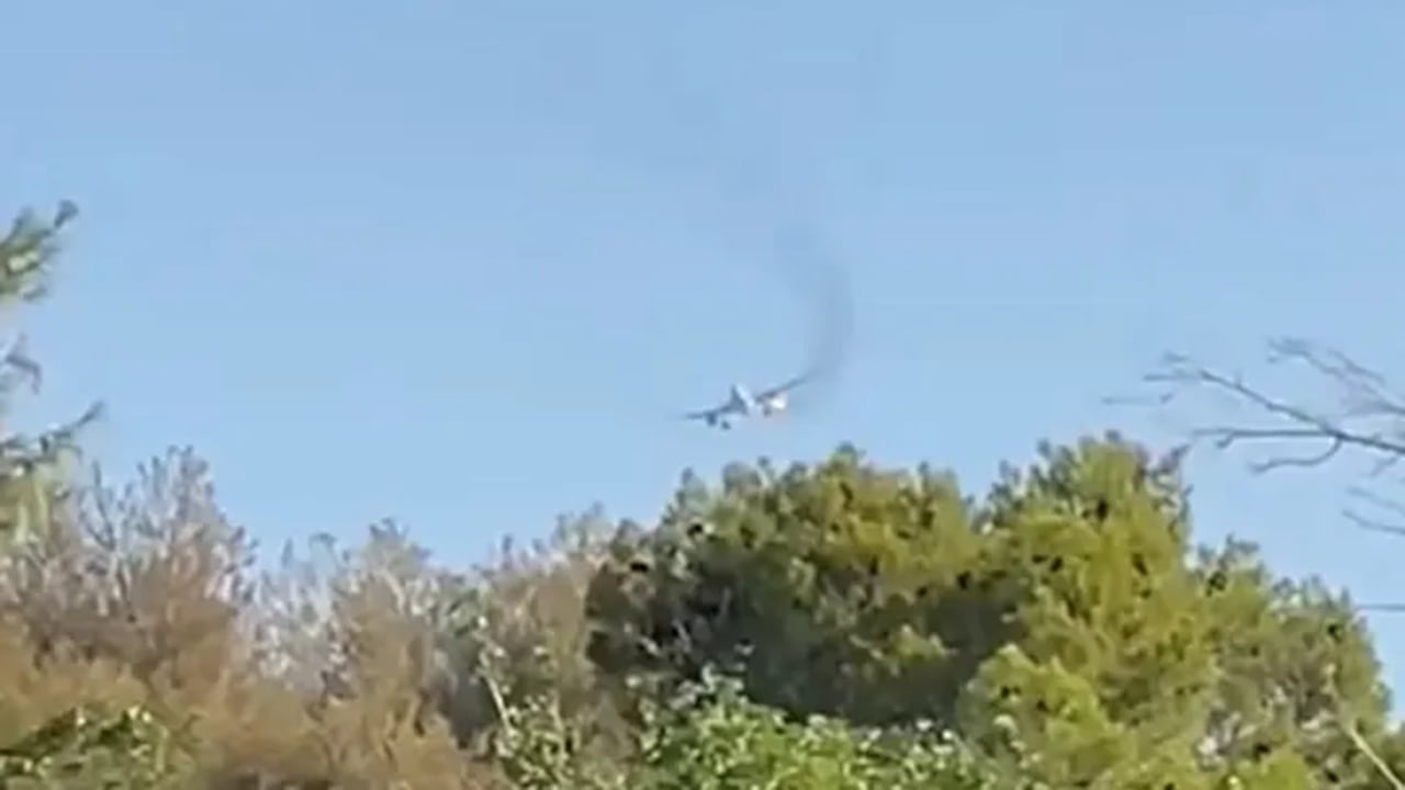 El avión tuvo que volver al aeropuerto de emergencia luego de presentar fallas mecánicas.