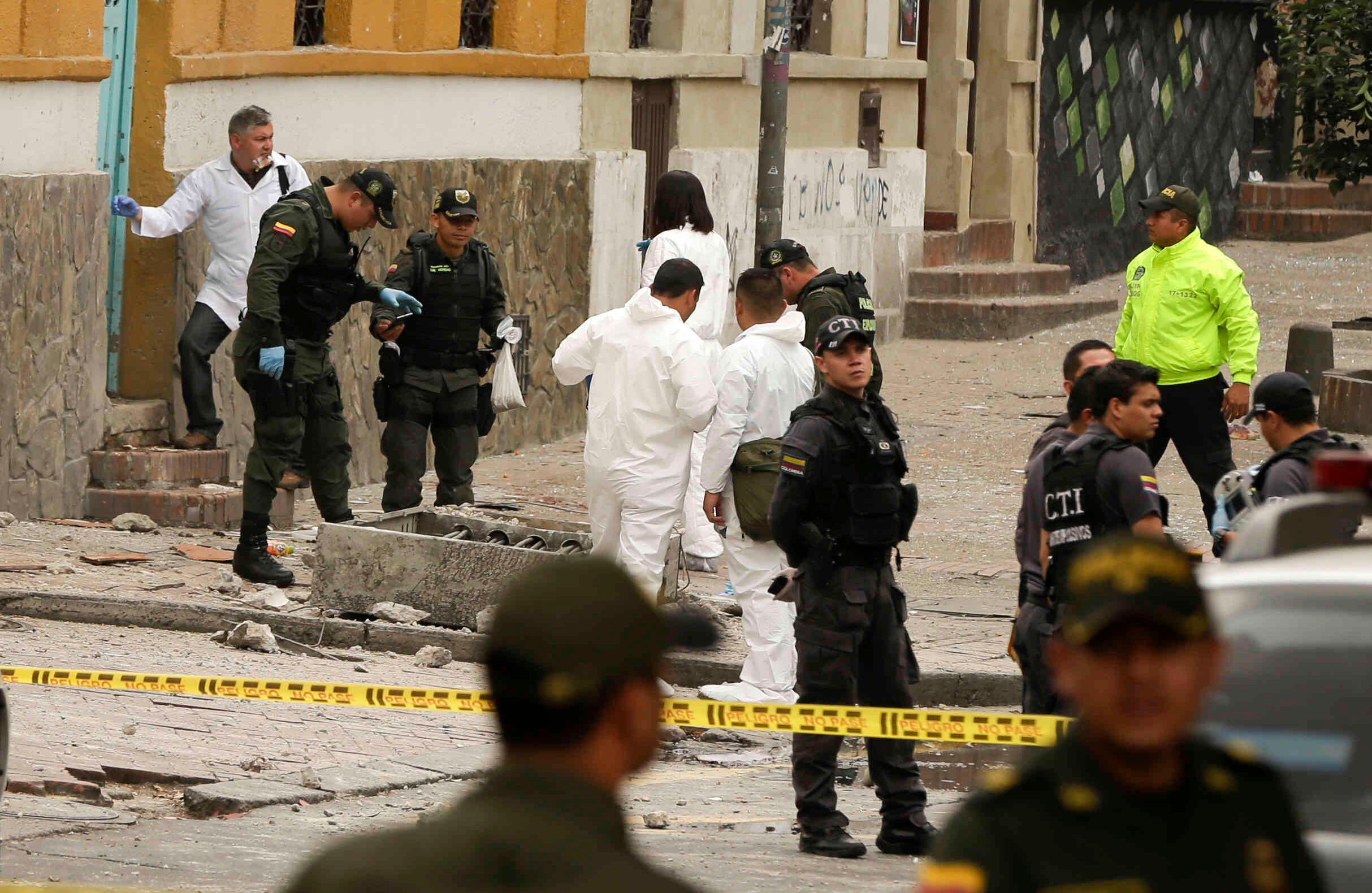 Impactantes imágenes de la detonación de un artefacto explosivo en el centro de Bogotá (Foto: AP/Ricardo Mazalan)