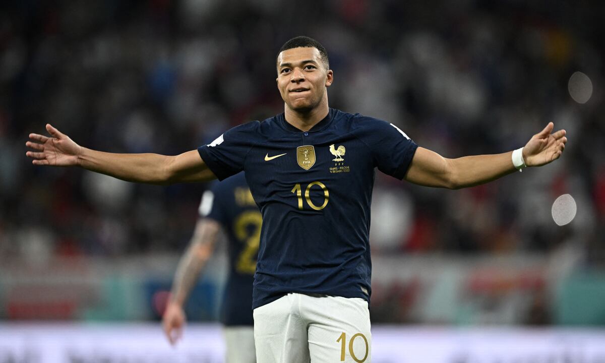 Soccer Football - FIFA World Cup Qatar 2022 - Round of 16 - France v Poland - Al Thumama Stadium, Doha, Qatar - December 4, 2022 France's Kylian Mbappe celebrates scoring their third goal REUTERS/Dylan Martinez