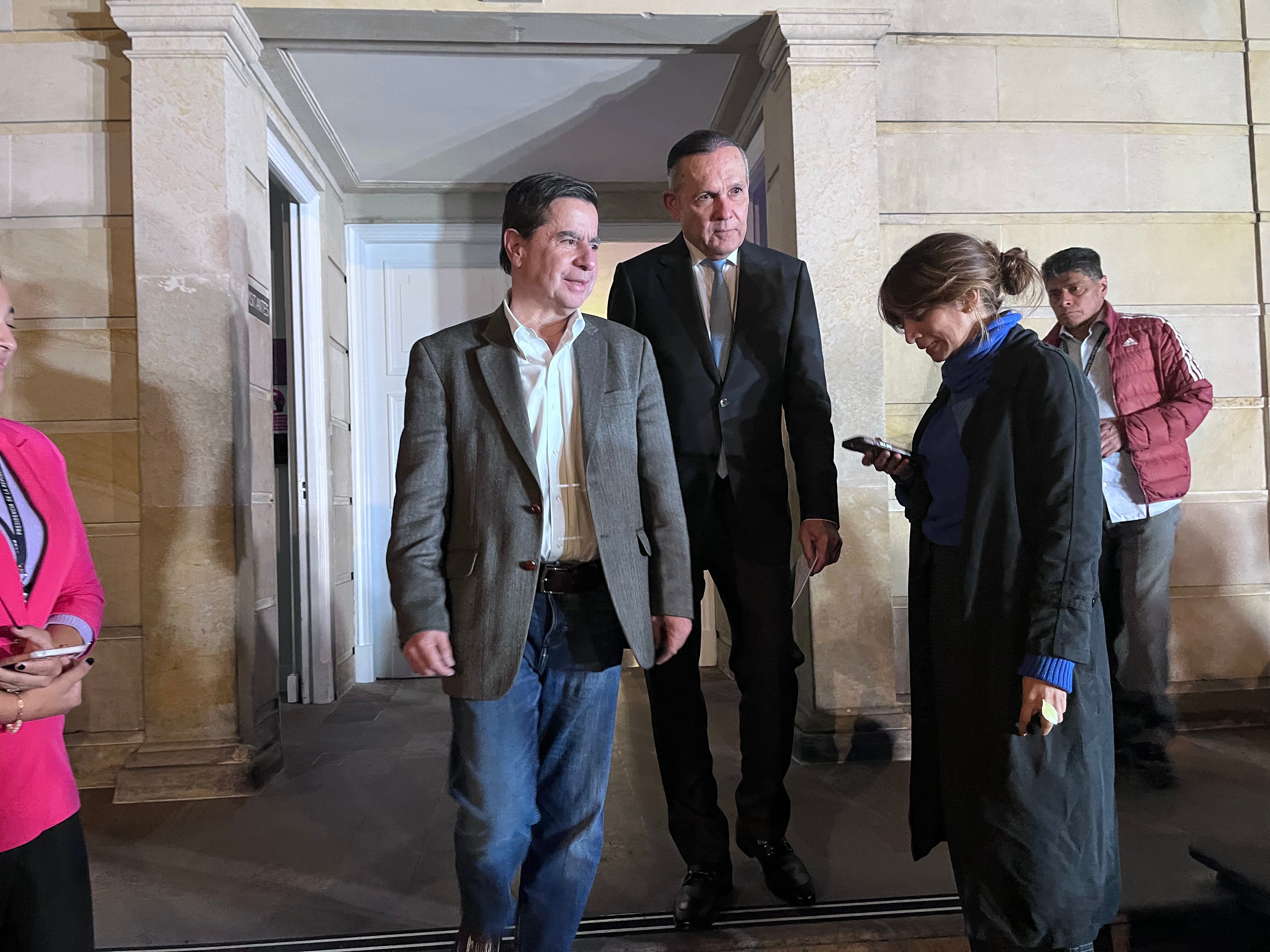 Ministro del Interior Juan Fernando Cristo y el presidente del Senado Efraín Cepeda