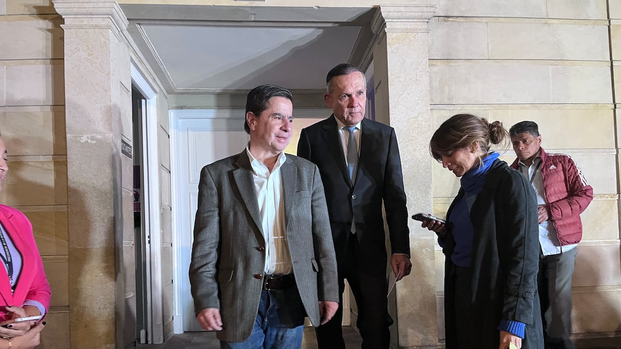 Ministro del Interior Juan Fernando Cristo y el presidente del Senado Efraín Cepeda