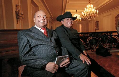 En el Gran Concierto Nacional 2009 se rindió un homeje a  al oe Arroyo, a Jorge Villamil y a 'El Cholo VAlderrama'. En la foto, el Joe y el Cholo.