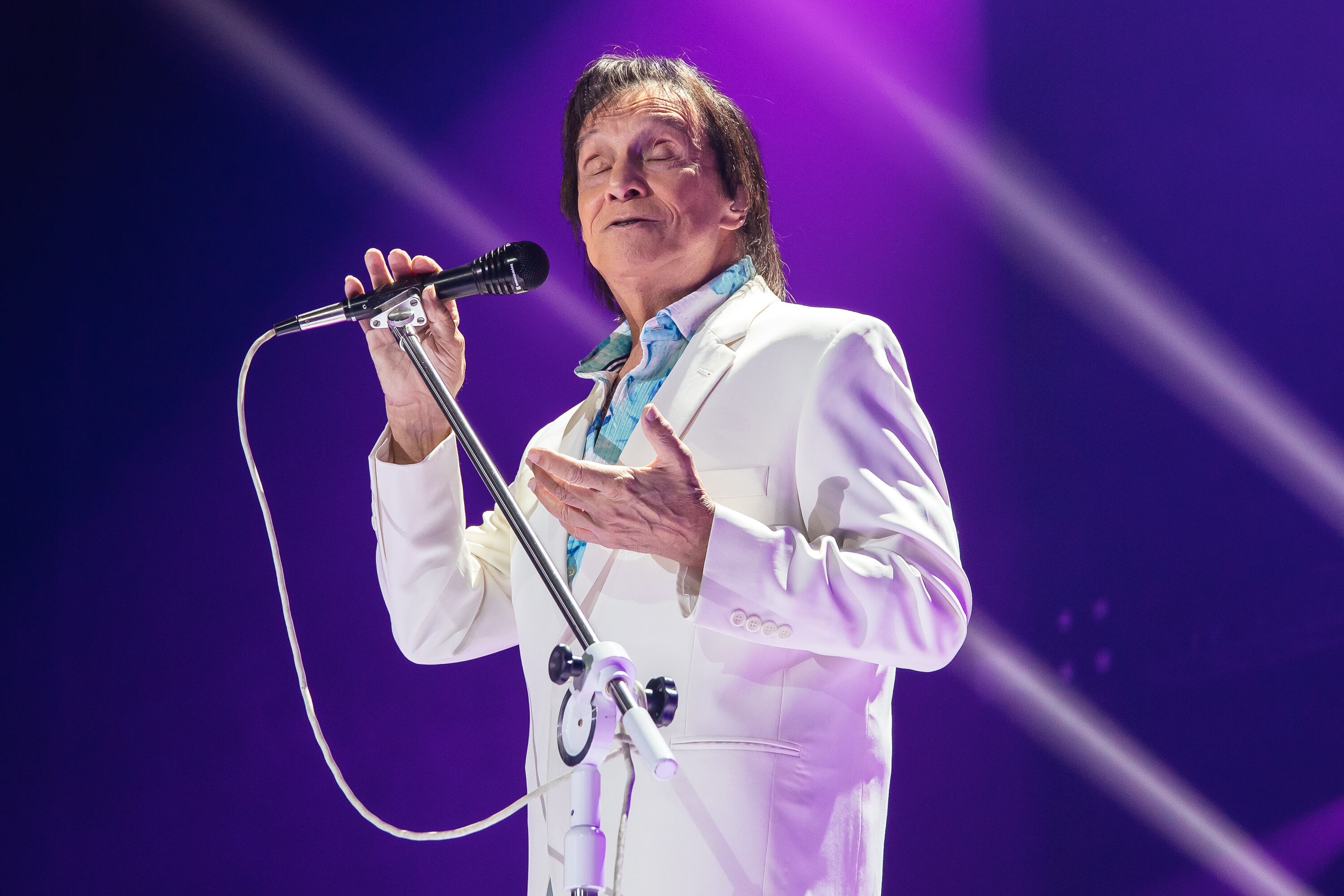 Roberto Carlos sufrió aparatoso accidente mientras conducía: ¿cuál es su  estado de salud?