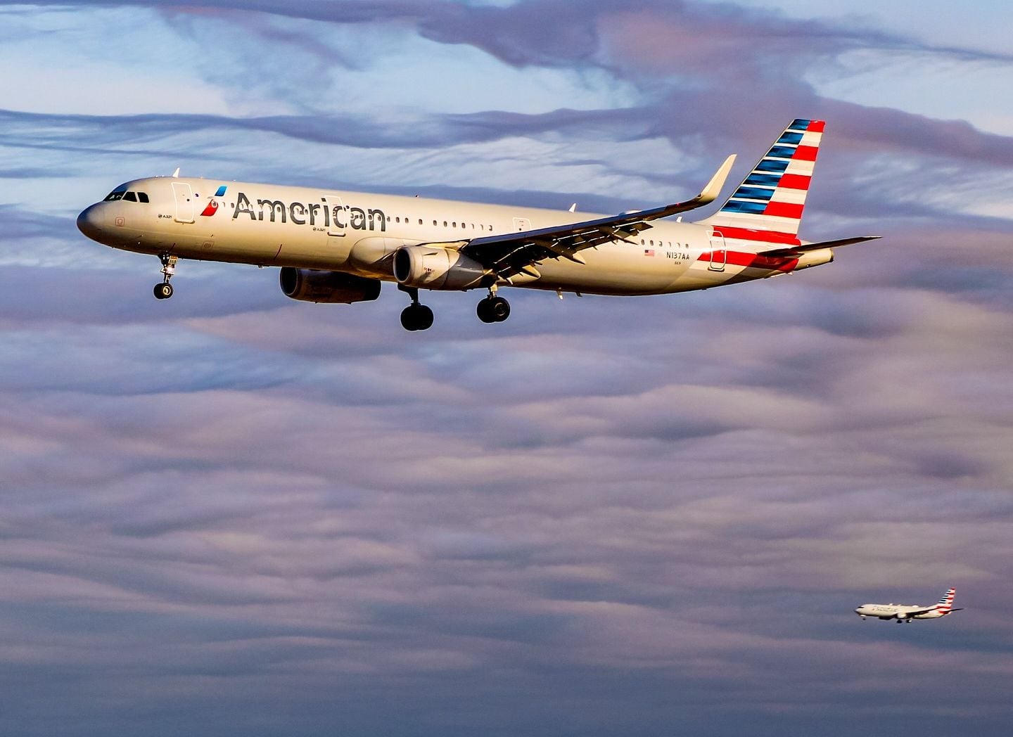 La inspección se realizó después del aterrizaje en el Aeropuerto Internacional de Miami, donde se evidenciaron los presuntos impactos de bala.