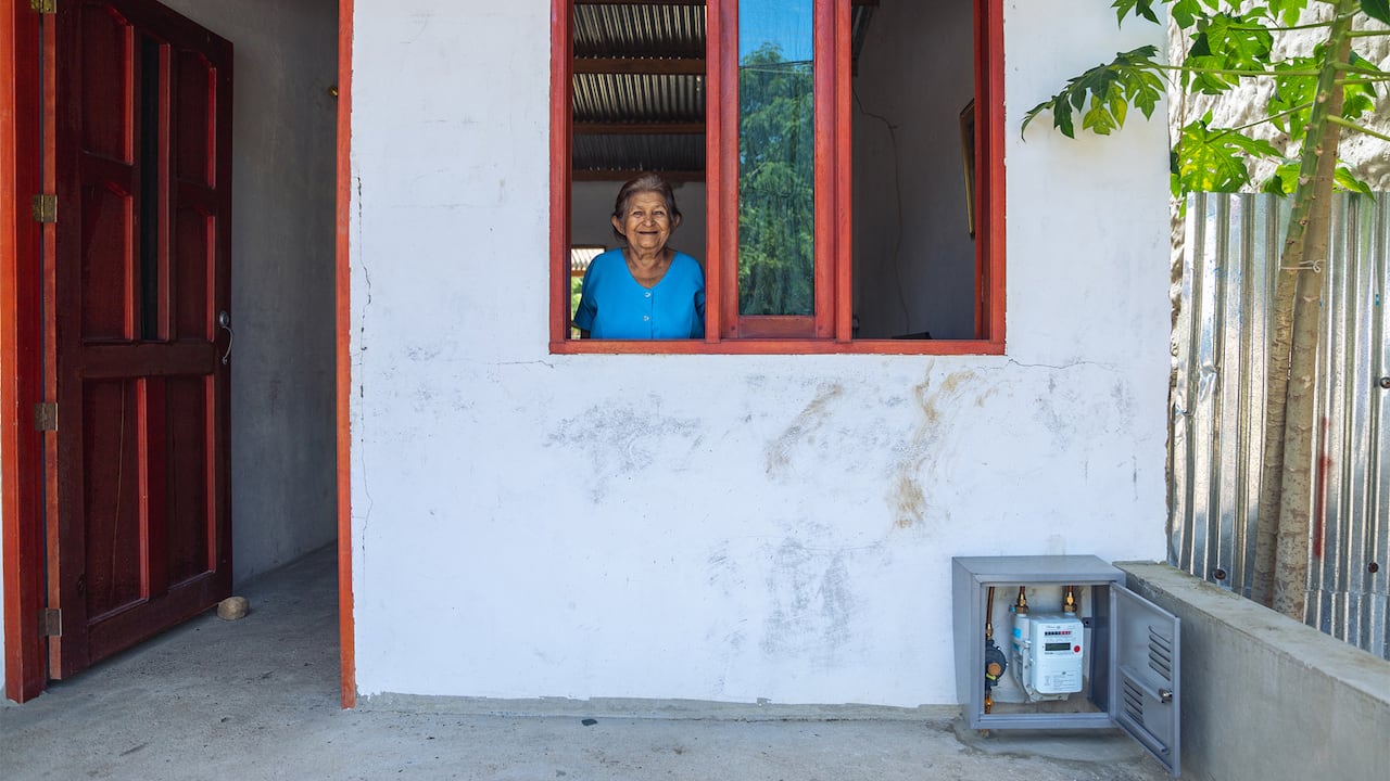 El gas natural contribuye a alivianar el gasto de los hogares.