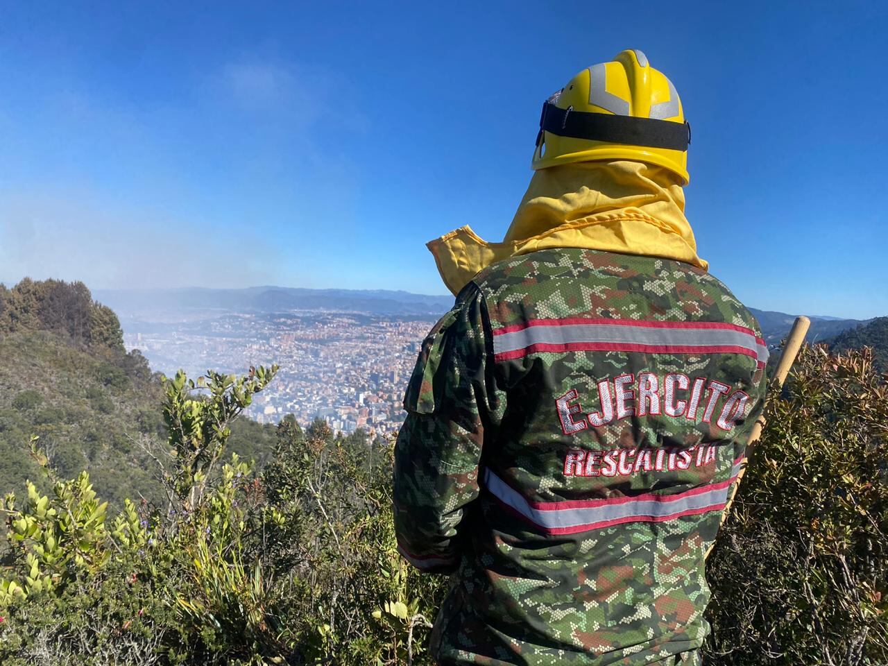 Incendio forestal en los cerros orientales  en Bogotá