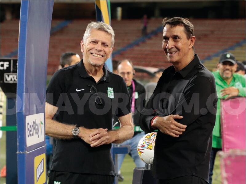 Guimaraes y Autuori sonriendo en la previa al clásico entre América y Nacional