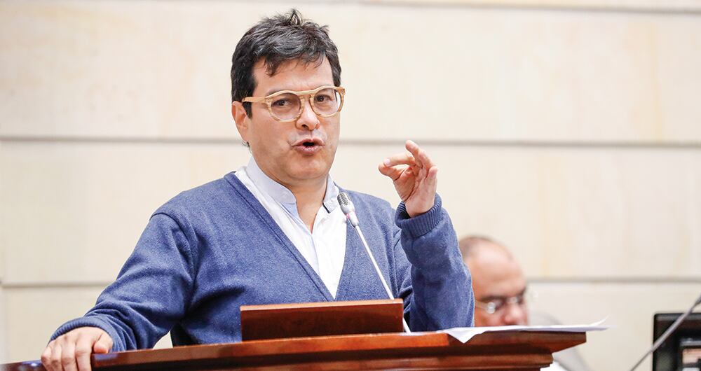    “Que el ELN manifieste que no tiene responsabilidad en los supuestos planes es totalmente creíble”, dijo Danilo Rueda, lo que generó rechazo de diferentes sectores políticos. 