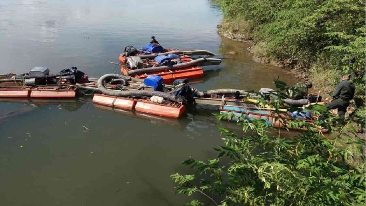 Minería ilegal en río La Miel en Caldas