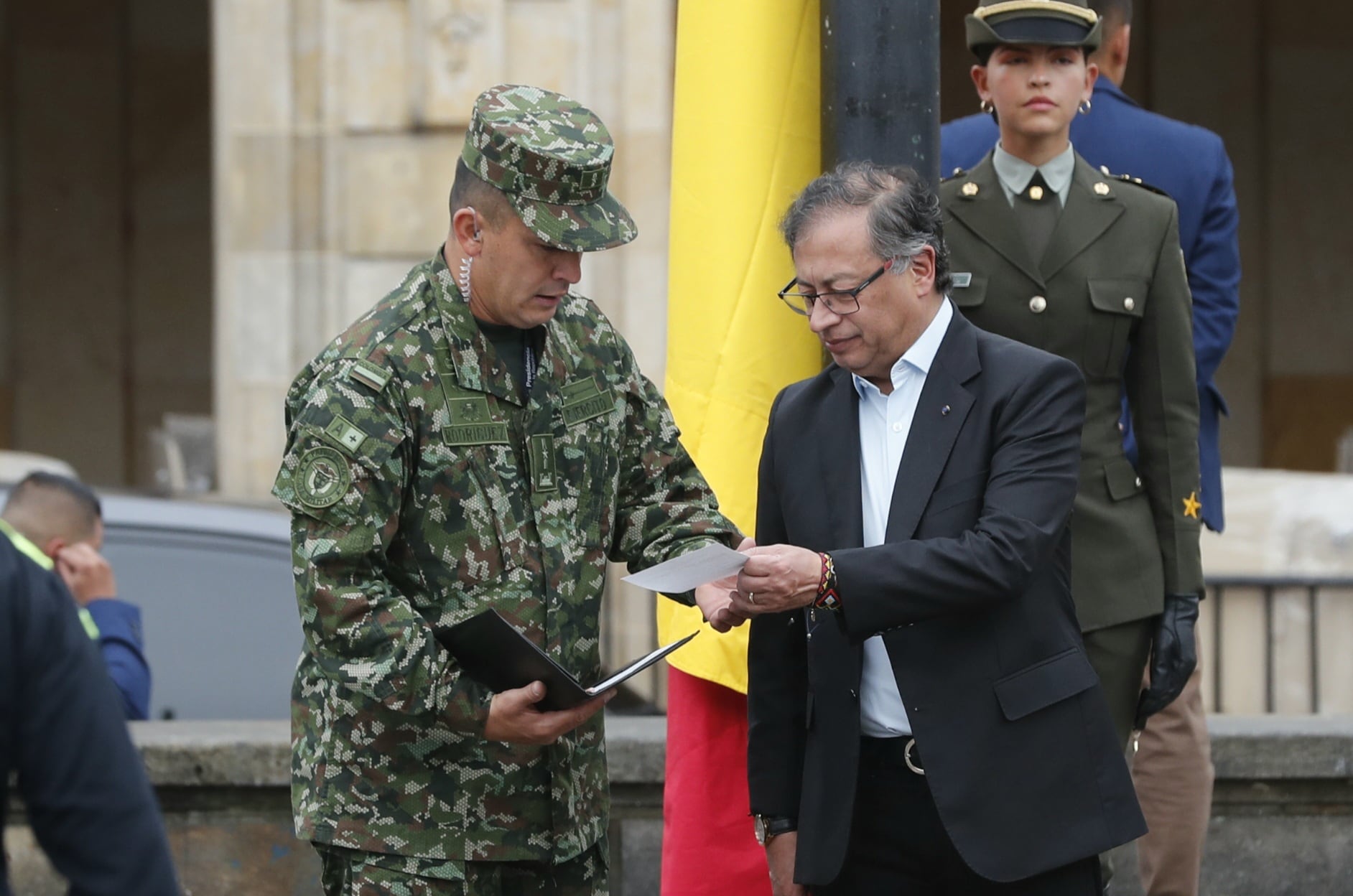 Presidente Gustavo Petro en la mesa 1de votación 
apertura elecciones
