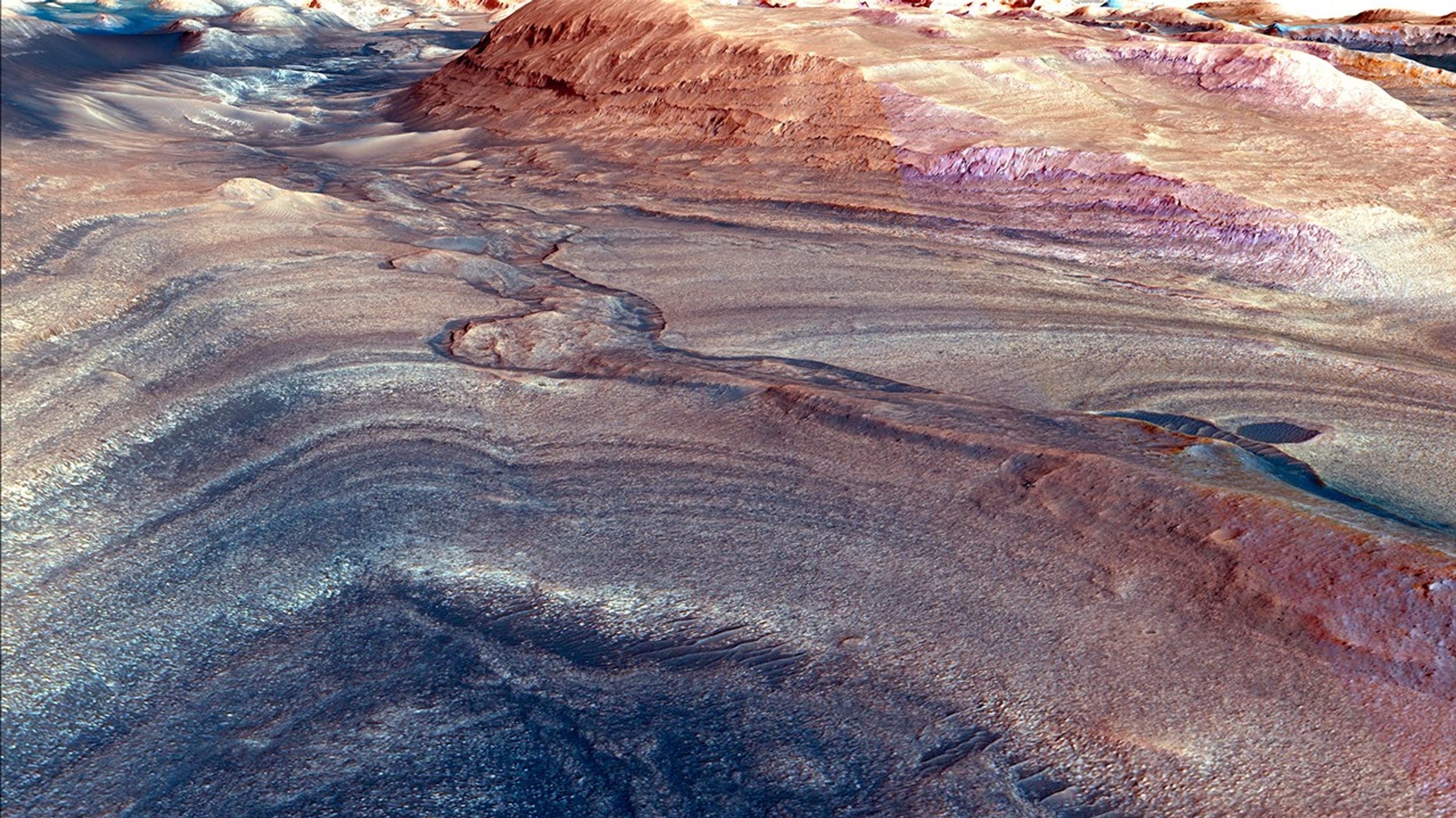 El paisaje de Gale protagoniza la nueva “postal” creada a partir de las imágenes de Curiosity.