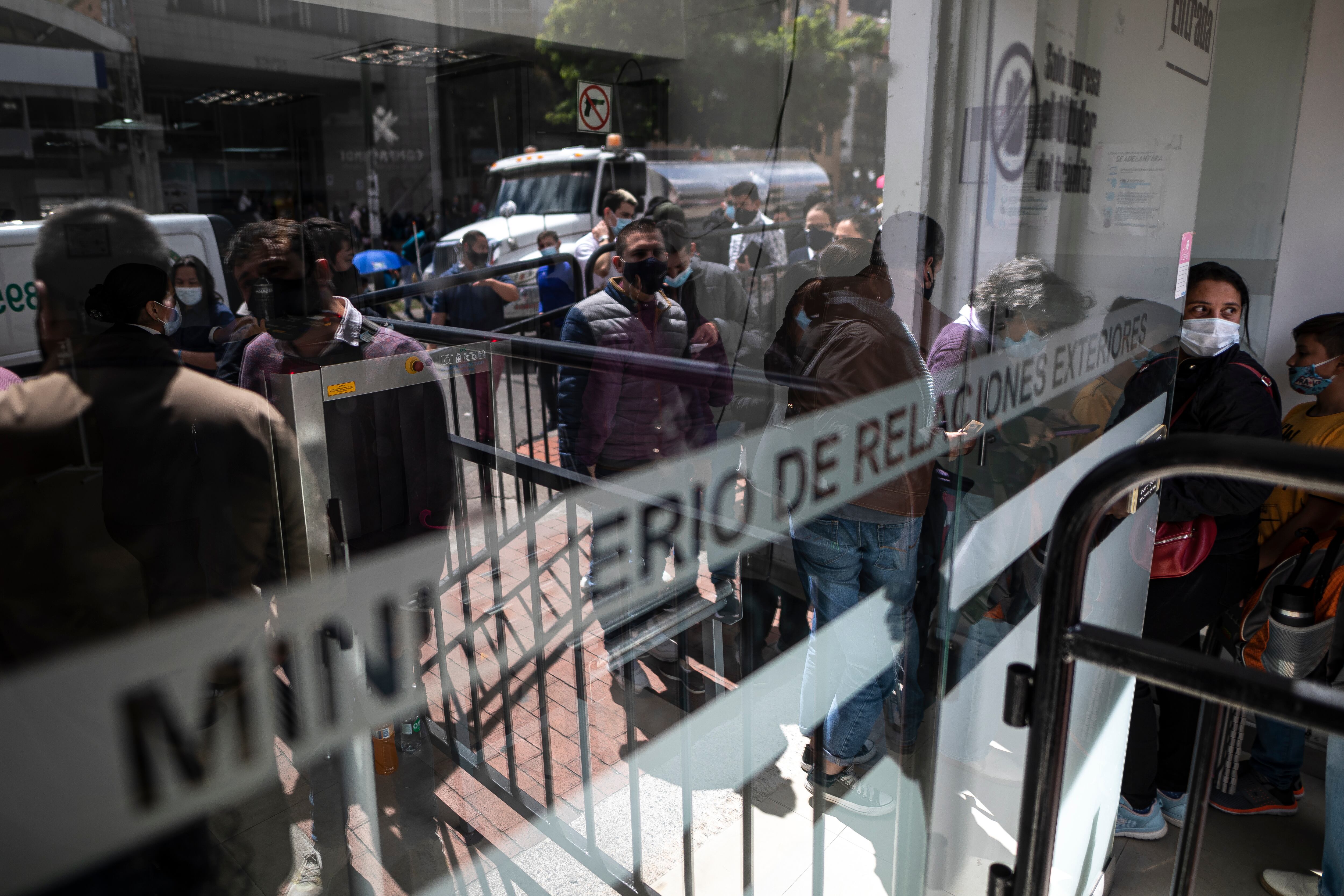 Filas oficina de Pasaportes Ministerio de Relaciones Exteriores