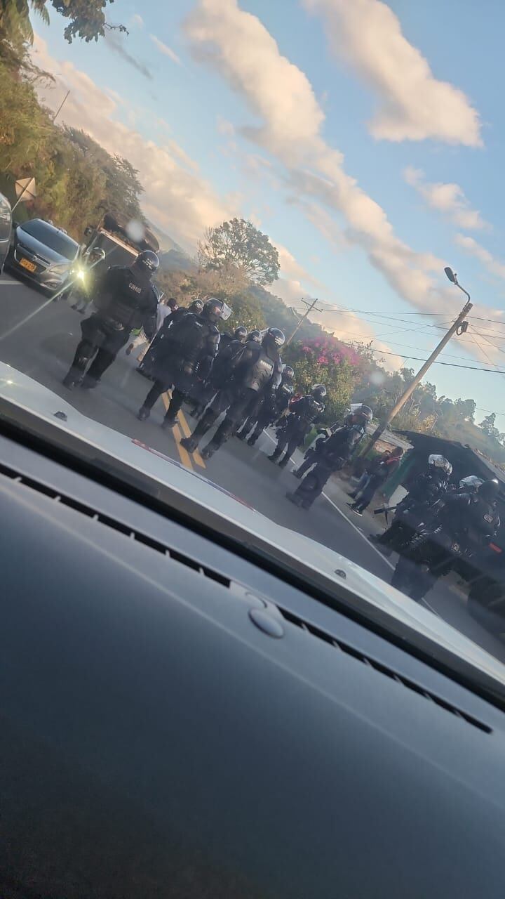 El antiguo Esmad hace presencia en la zona.