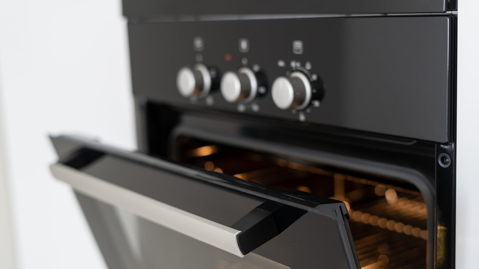 El horno es uno de los electrodomésticos más fundamentales en la cocina.