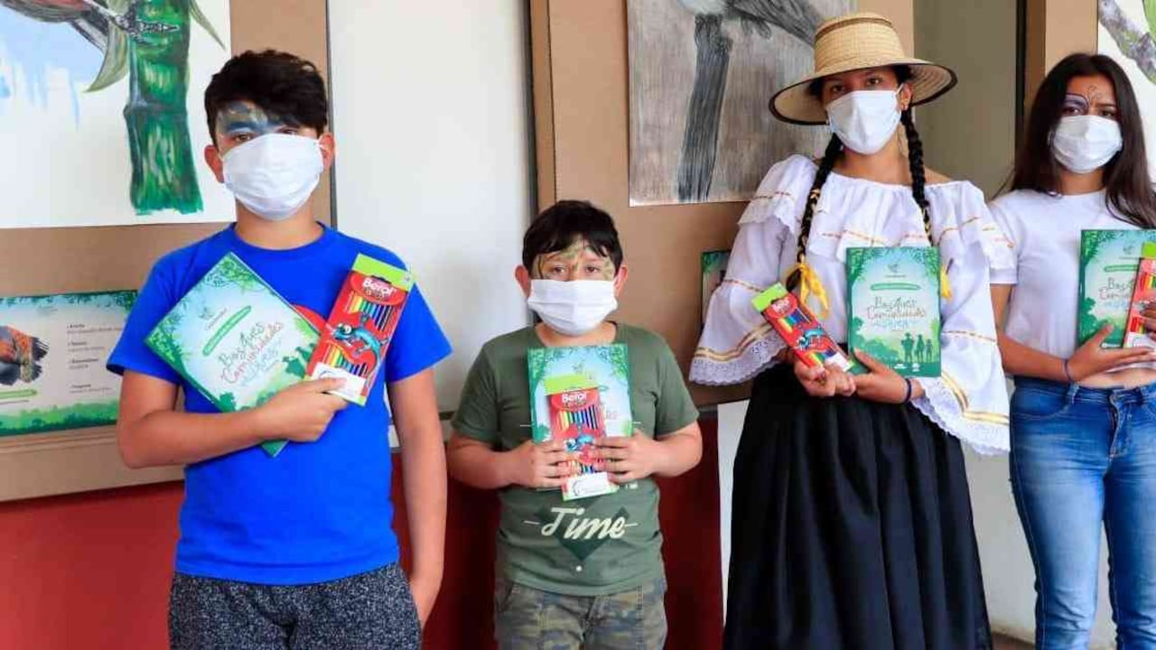 A los niños de las zonas rurales les serán entregada la cartilla, junto a una caja de colores. Foto: Corpoboyacá - Colombia hoy.