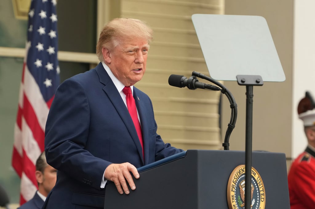 El presidente Donald Trump habla durante una ceremonia conmemorativa del 25.º aniversario de los ataques del 11 de septiembre, el viernes 11 de septiembre de 2026, en el Pentágono, en Washington. (Foto AP/Mark Schiefelbein)