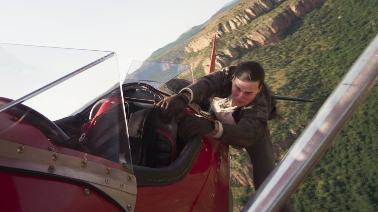 A Tom Cruise no le importa lucir mal si se trata de lograr una escena de acción electrizante. Eso no es muy común en Hollywood.