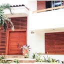 La casa en Villa Campestre que pretendía Nicolás Petro. A la derecha, el diputado y Day Vásquez, su expareja