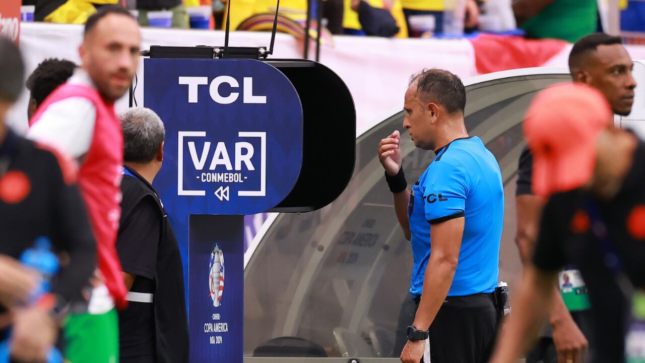 Colombia esperando por una decisión del VAR