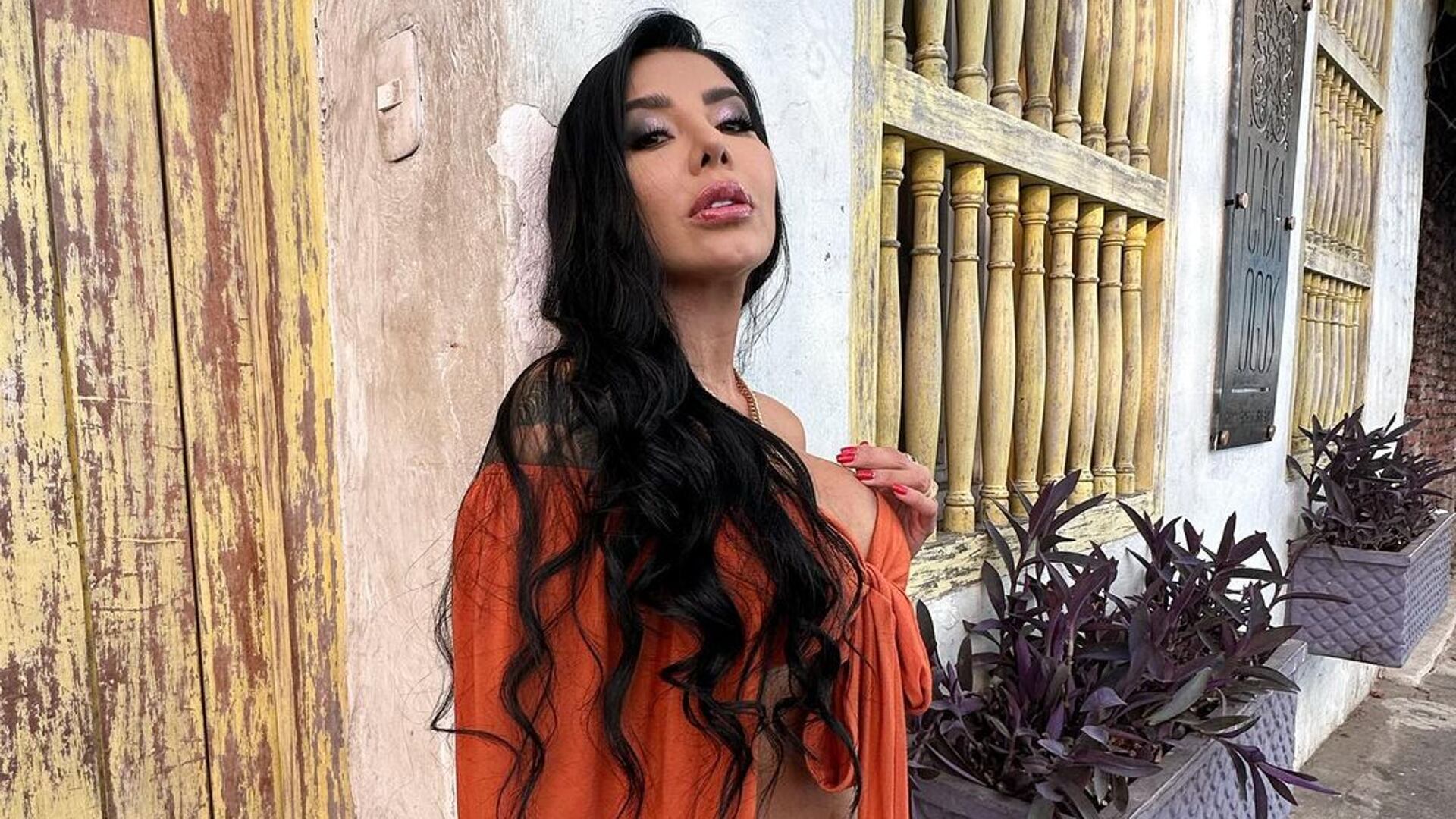 La DJ quiere que ninguna mujer tenga que sufrir por biopolímeros. Foto: Instagram @marcelareyes.