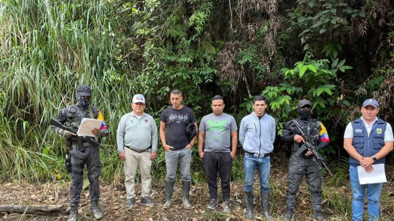 SEMANA conoció que los uniformados estaban retenidos por alias Andrey, cabecilla del GAOR E-33.