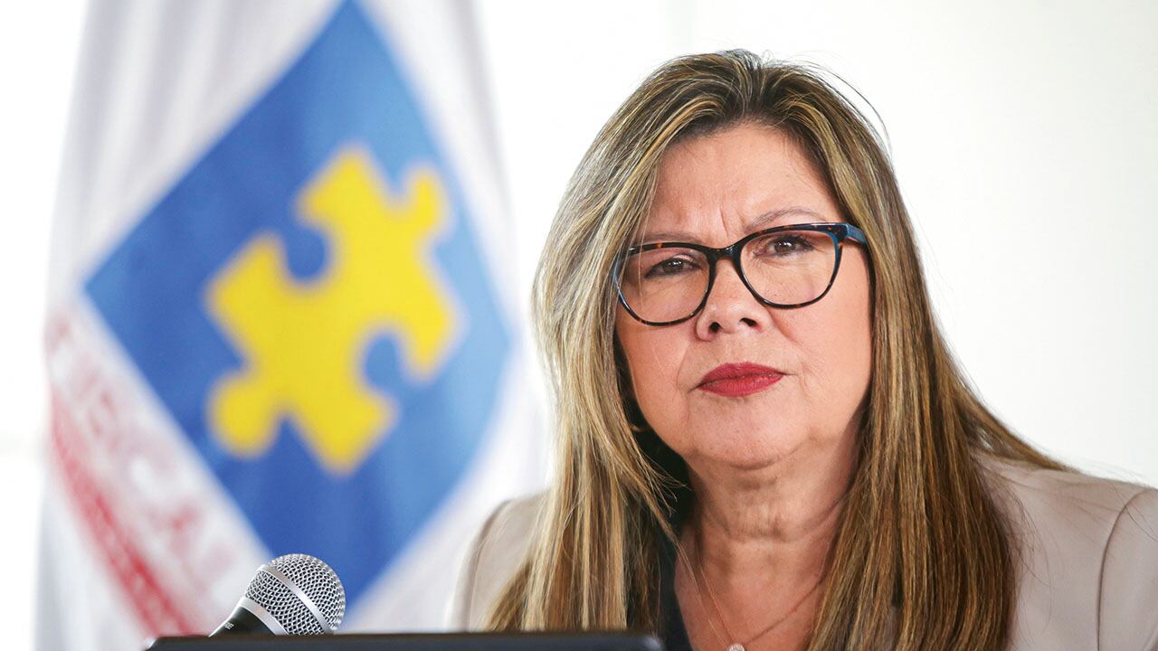 La fiscal general, Luz Adriana Camargo, implementó el Modelo Único de Investigación Financiera (Muif) para procesos por lavado de activos. Esta misma estrategia fue usada en Guatemala para investigar la corrupción con Iván Velásquez, exministro de Defensa.