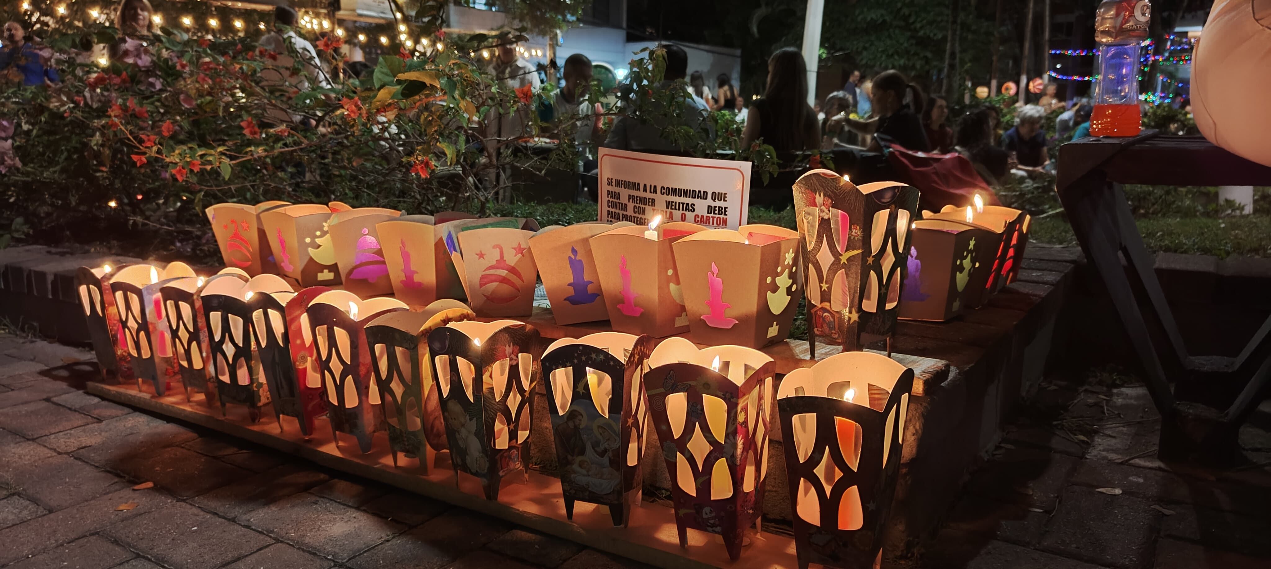 Los tradicionales faroles son protagonistas.