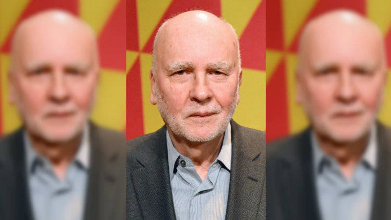 El poeta nació el 21 de junio de 1945.