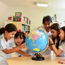 El Bachillerato Internacional llegó al país en 1976 gracias al Colegio Colombo Británico, de Cali. Hoy en la ciudad existen varios con esta modalidad, entre ellos, el Cañaverales International School.