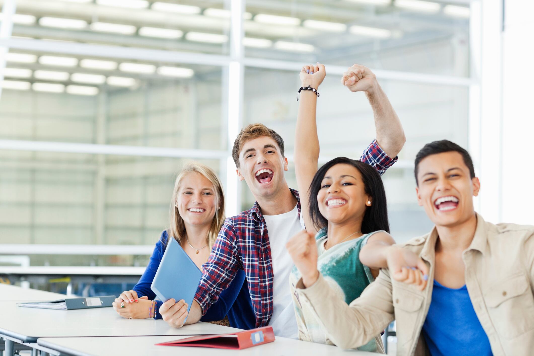 Gustavo Bolívar, director de Prosperidad Social, ha revelado el calendario de pagos del programa Renta Joven para el segundo ciclo en julio, que abarcará del 11 al 25 de este mes, apoyando a estudiantes de educación superior y del SENA.