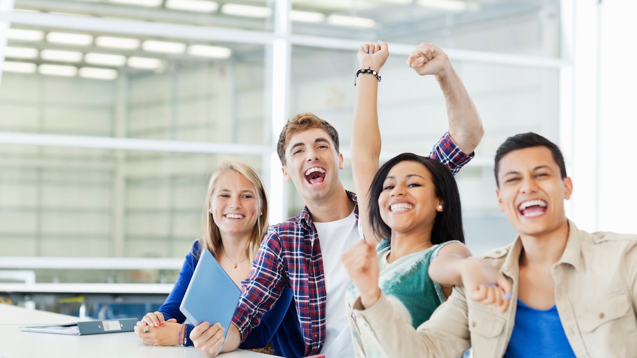 Con el objetivo de garantizar la continuidad educativa, el programa Renta Joven beneficia a miles de jovenes en el país.