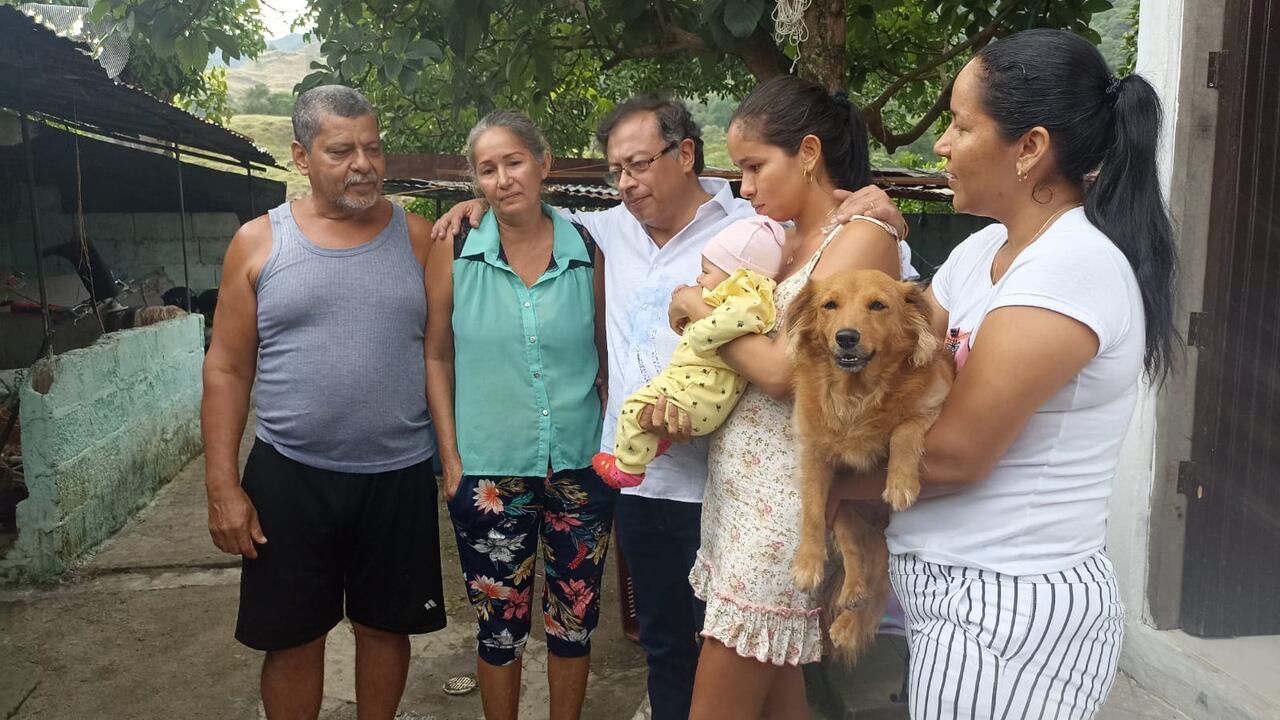 Gustavo Petro compartió con una familia en Honda, Tolima.