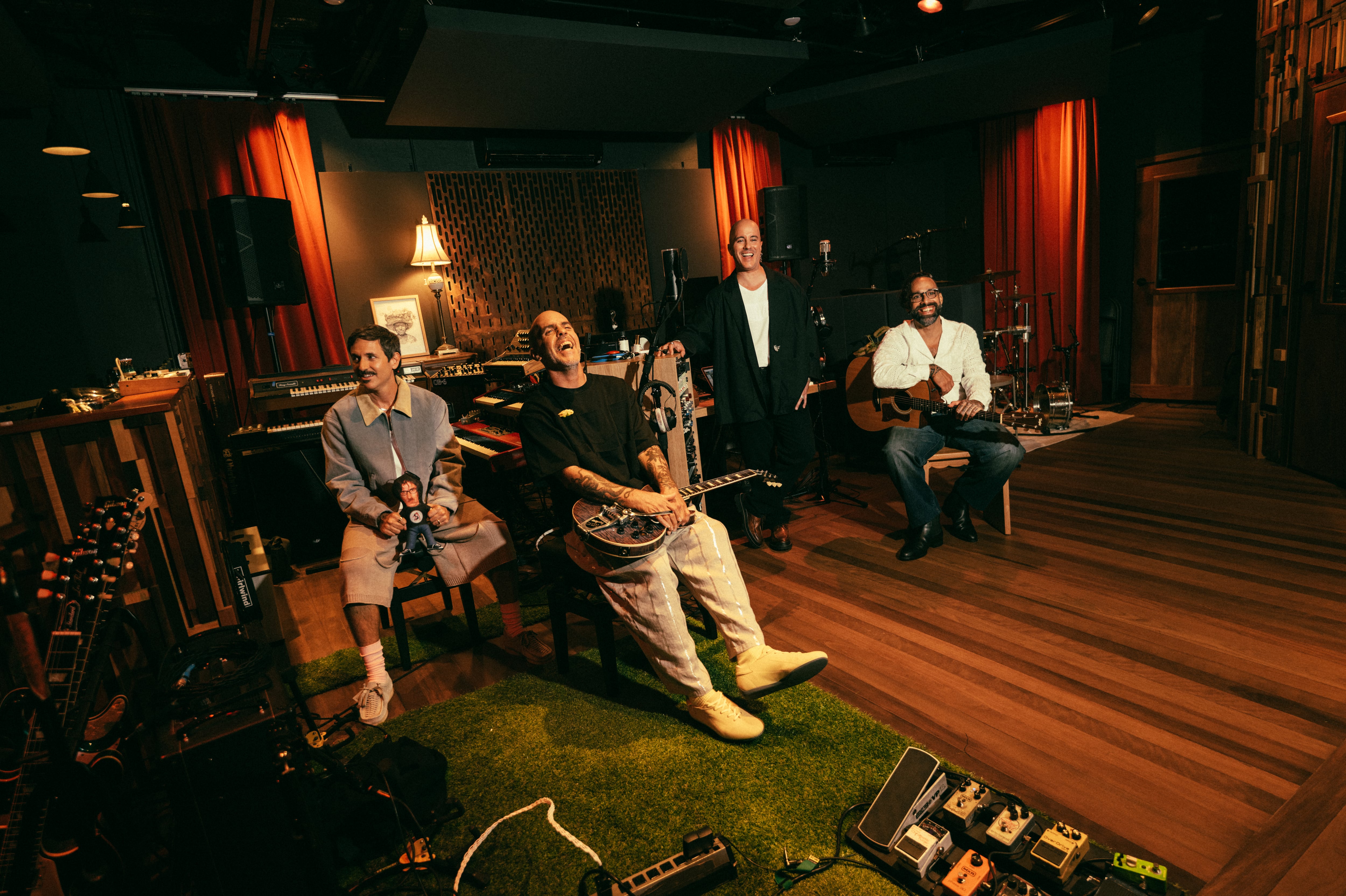 La banda se formó hace treinta años por Willy Rodríguez (bajo, voz), Eliut González (guitarra) y Omar Silva (guitarra, bajo), miembros que han mantenido la bandera del amor, el respeto y la resistencia ondeando ininterrumpidamente.