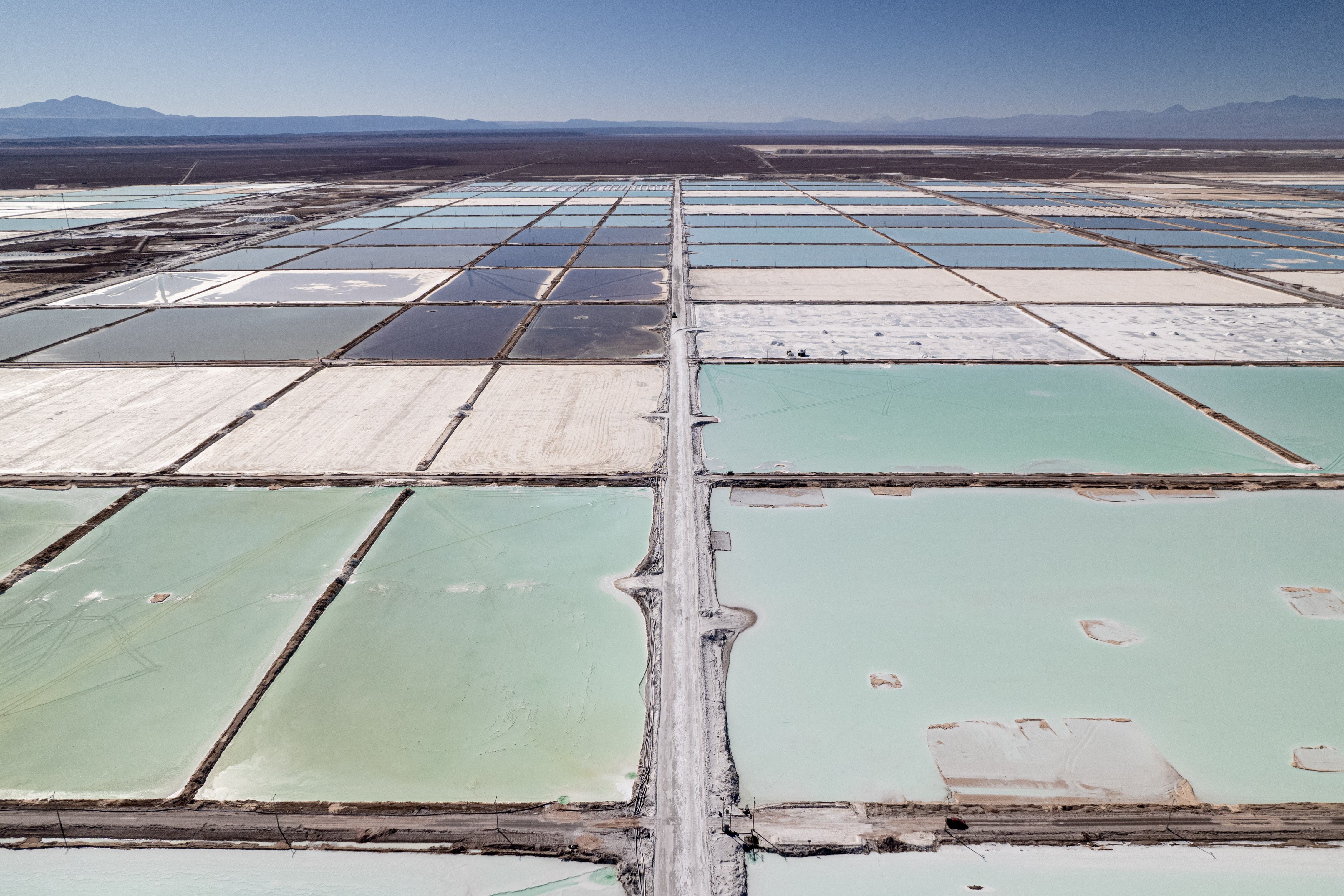 Chile lidera minería mundial de litio. (Photo by Lucas Aguayo Araos / Anadolu via AFP)