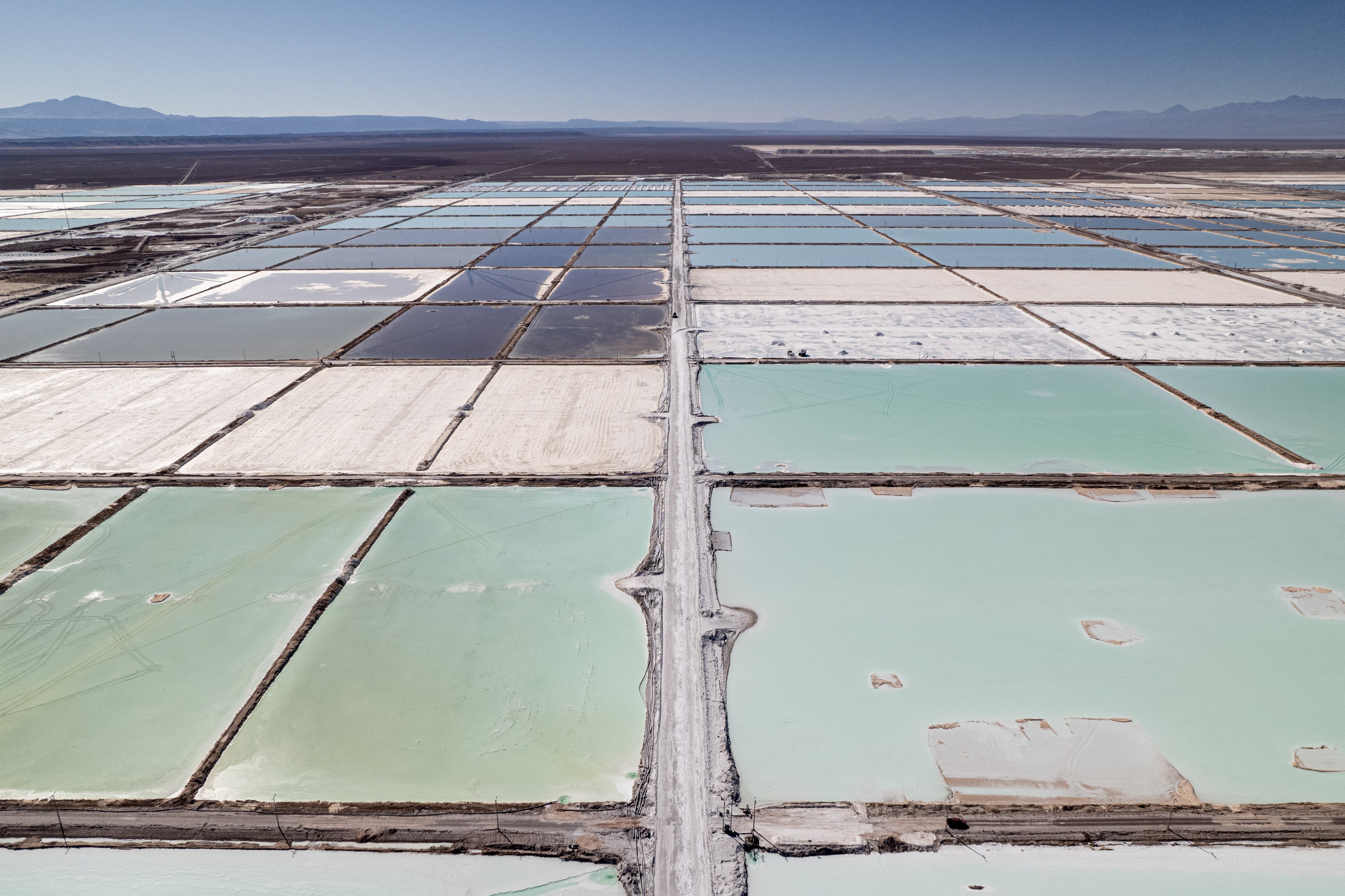 Chile lidera minería mundial de litio. (Photo by Lucas Aguayo Araos / Anadolu via AFP)
