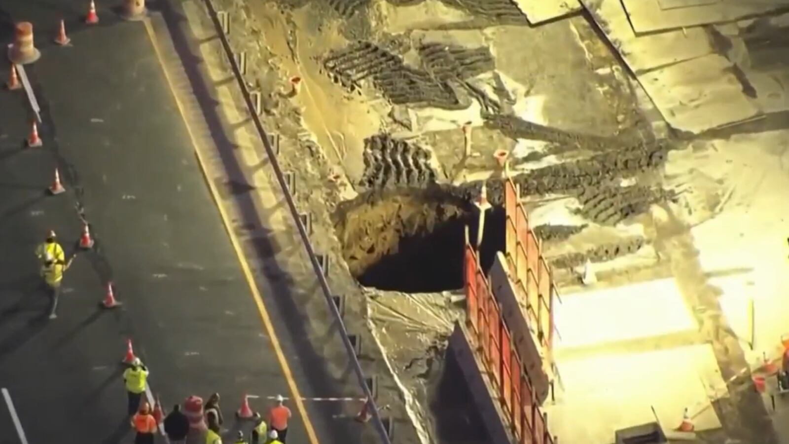 Peligroso hueco se abrió en importante vía en Nueva Jersey