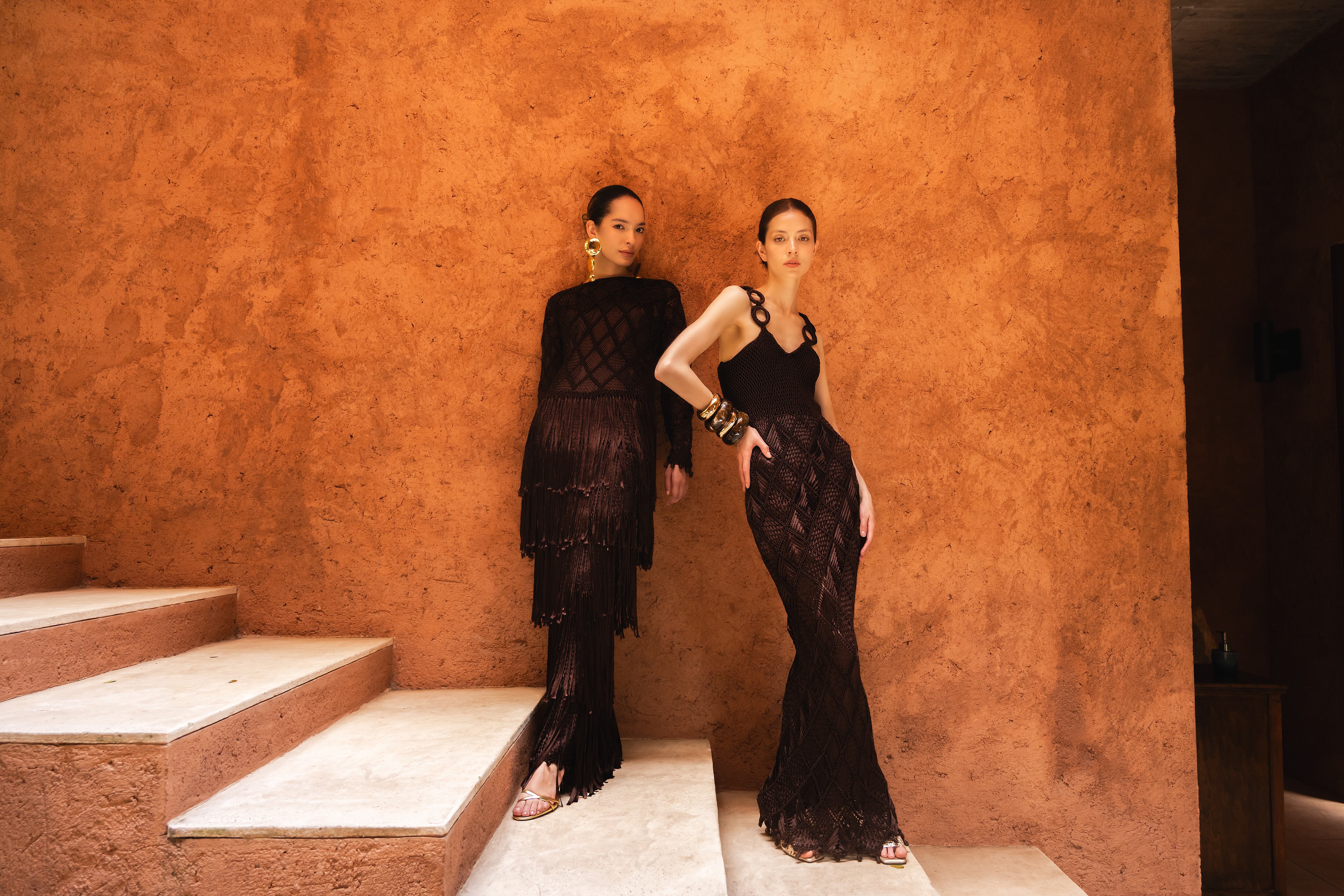 Imagen de una modelo con una prenda de la colección DUNA de Palma Canaria en Bogotá Fashion Week 2025.