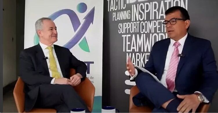 El vicepresidente de Hidrocarburos de Ecopetrol, Rafael Guzmán, con Óscar Ferney Rincón, director ejecutivo de Acipet.