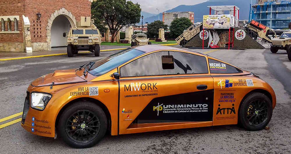 Eolo, el carro híbrido que funciona con energía eléctrica, creado por el colombiano Javier Roldán.