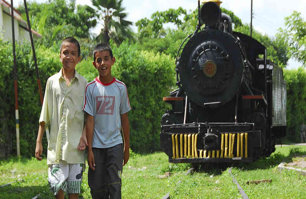 Por la línea férrea de Girardot es posible apreciar diferentes panorámicas de río Magdalena. Los niños son quienes más disfrutan del tren. Foto: Karen Salamanca
