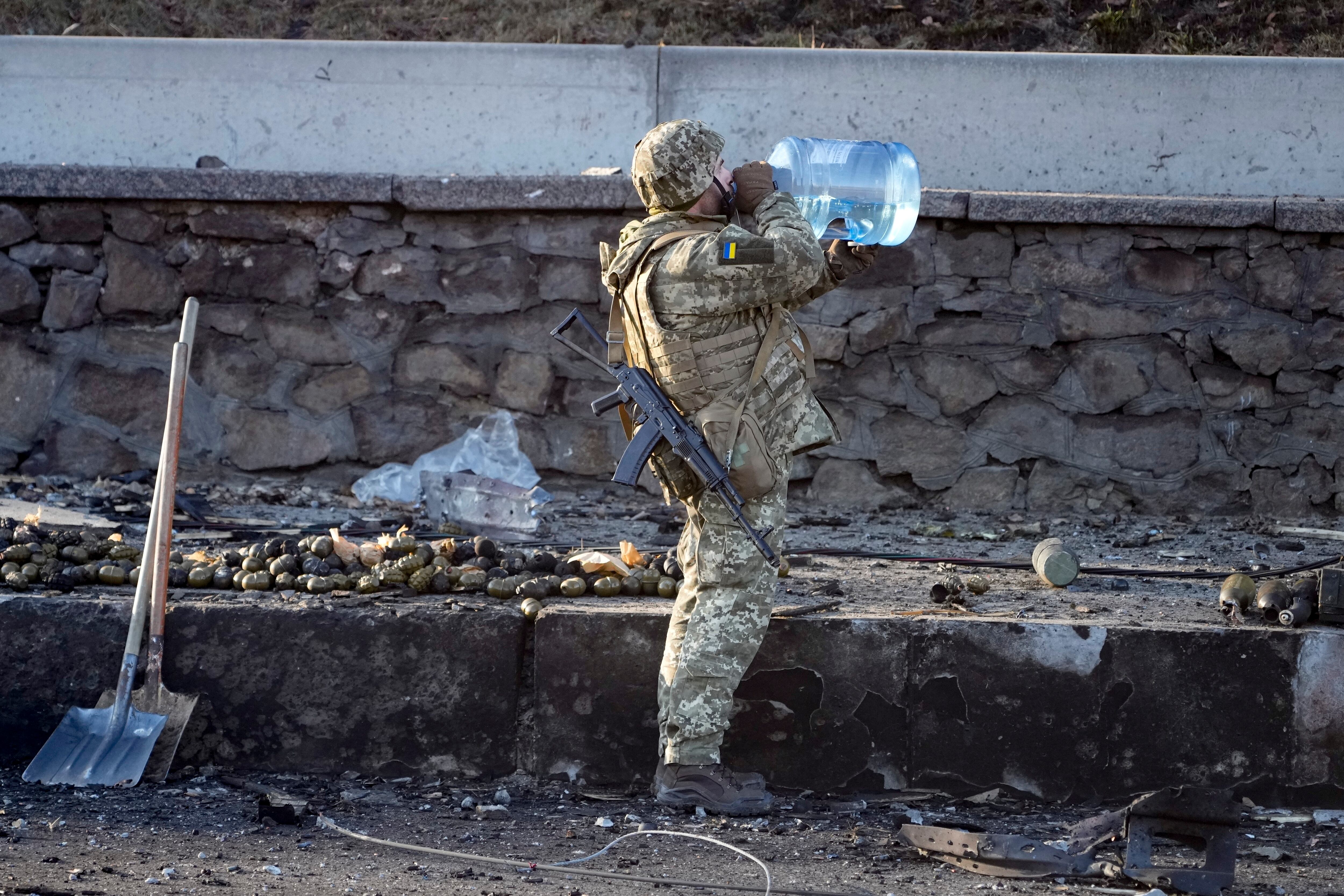 Soldado ucraniano en lucha