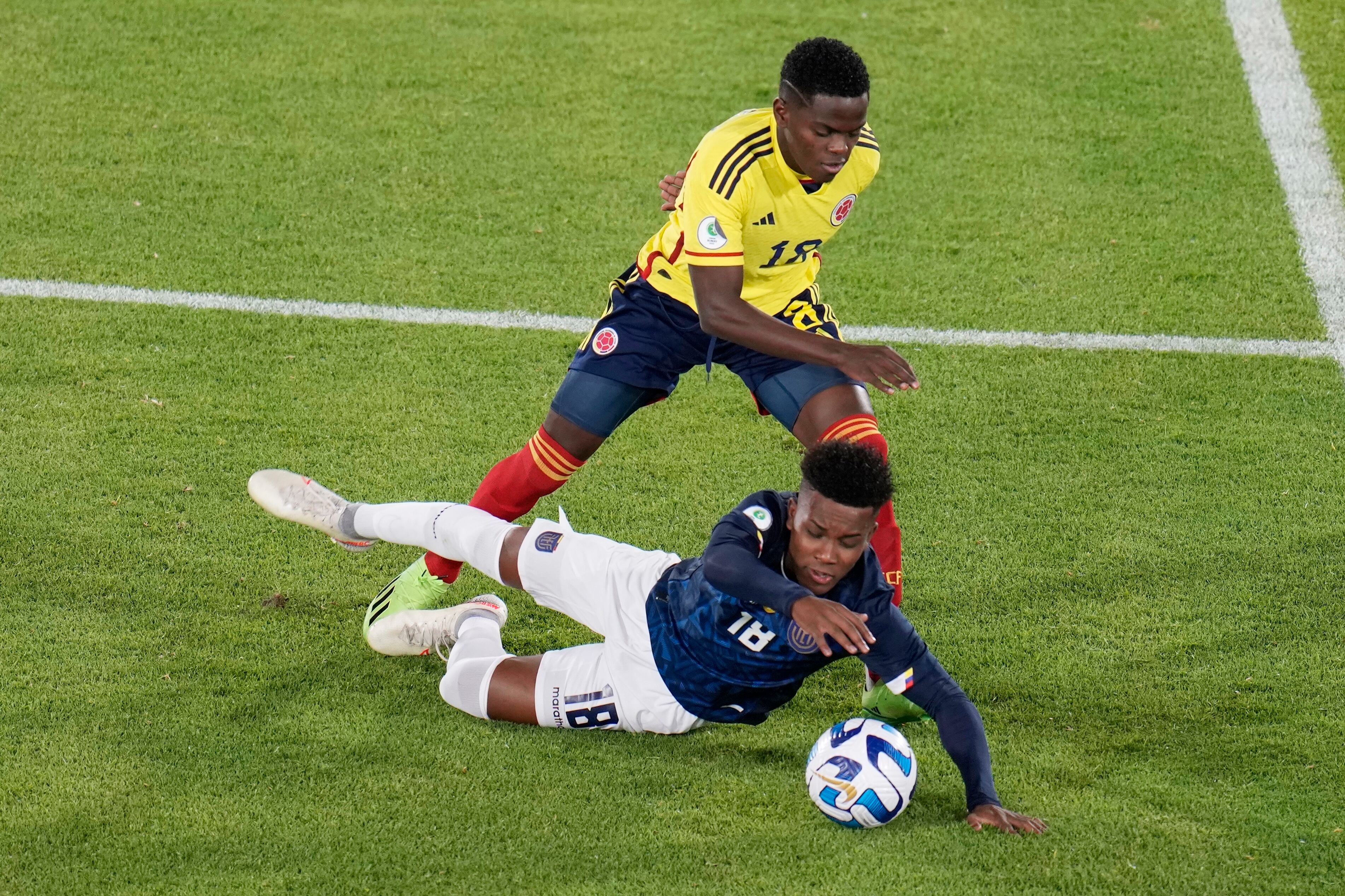 Colombia's Jhojan Torres, top, and Ecuador's Oscar Zambrano fight for the ball during a South America U-20 Championship soccer match in Bogota, Colombia, Monday, Feb. 6, 2023. (AP Photo/Fernando Vergara)