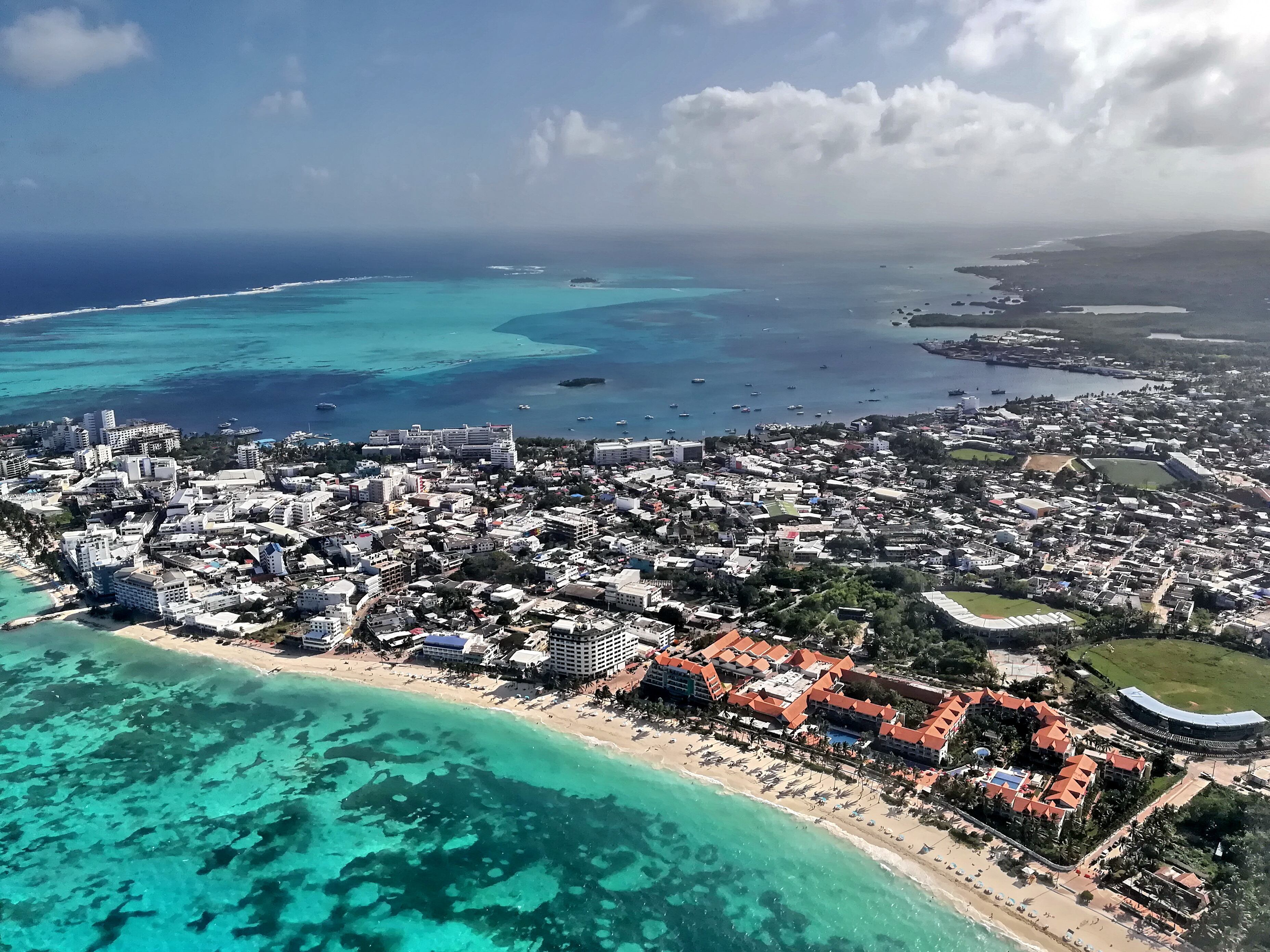 El destino del mar territorial colombiano en el occidente del Caribe fue definido por la Corte Internacional de Justicia, en respuesta a la demanda presentada por Nicaragua sobre la delimitación de la plataforma continental, en la cual la Corte de La Haya falló a favor de Colombia.