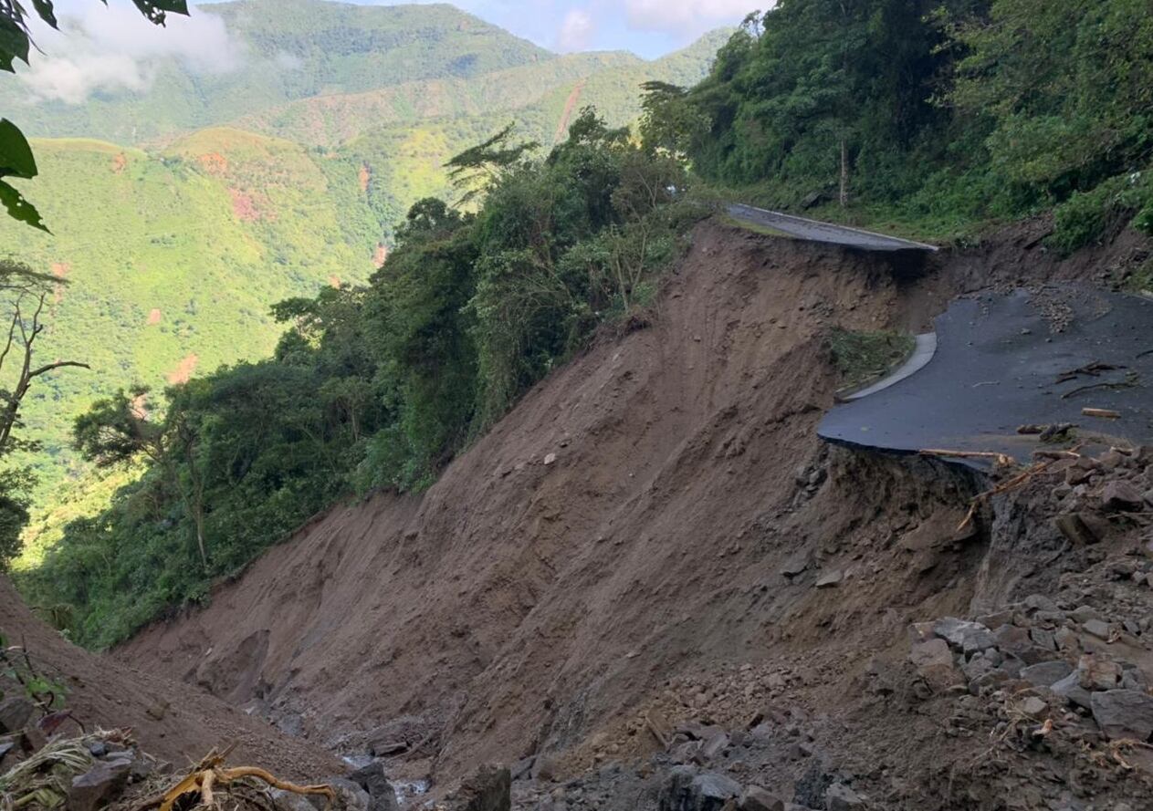 Vía que conduce a Ituango con Medellín