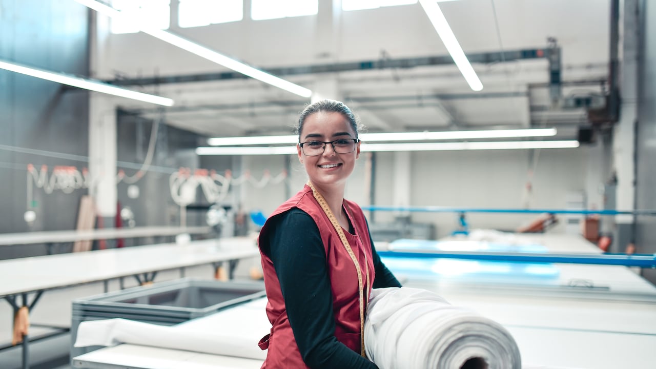 El barrio bogotano que concentra cientos de fábricas, talleres y almacenes textiles en el sur de Bogotá.