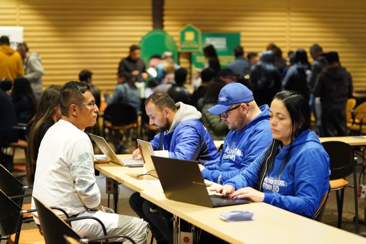 Feria de empleo ofrece más de 2.000 vacantes disponibles este 27 de abril en Bogotá